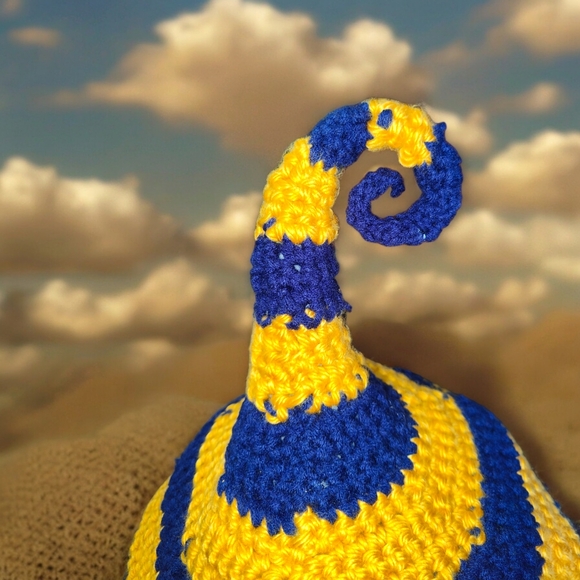 Handmade Crochet Fairy Elven Cat / Small Pet Bed and Toy - Picture 4 of 8